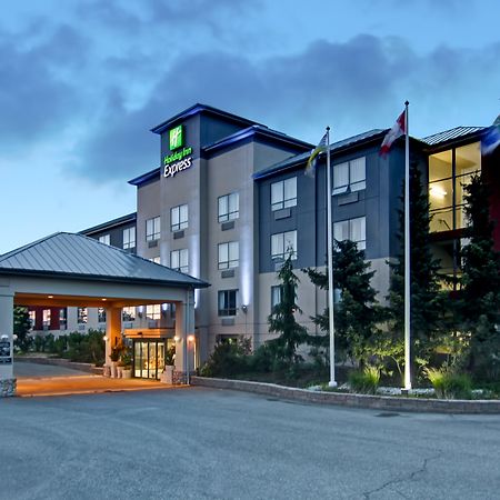 Holiday Inn Express Kamloops By Ihg Экстерьер фото