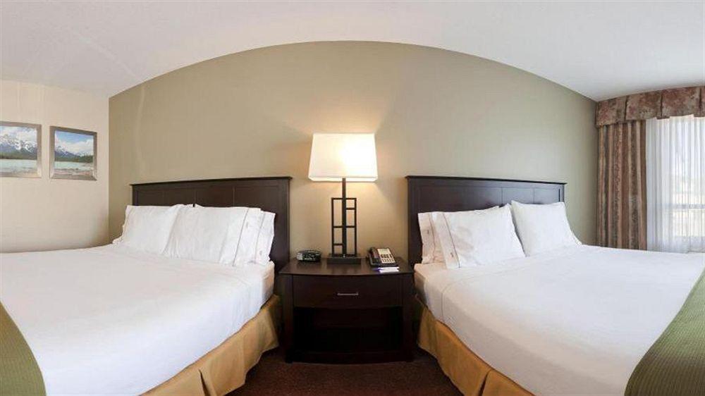 Holiday Inn Express Kamloops By Ihg Экстерьер фото