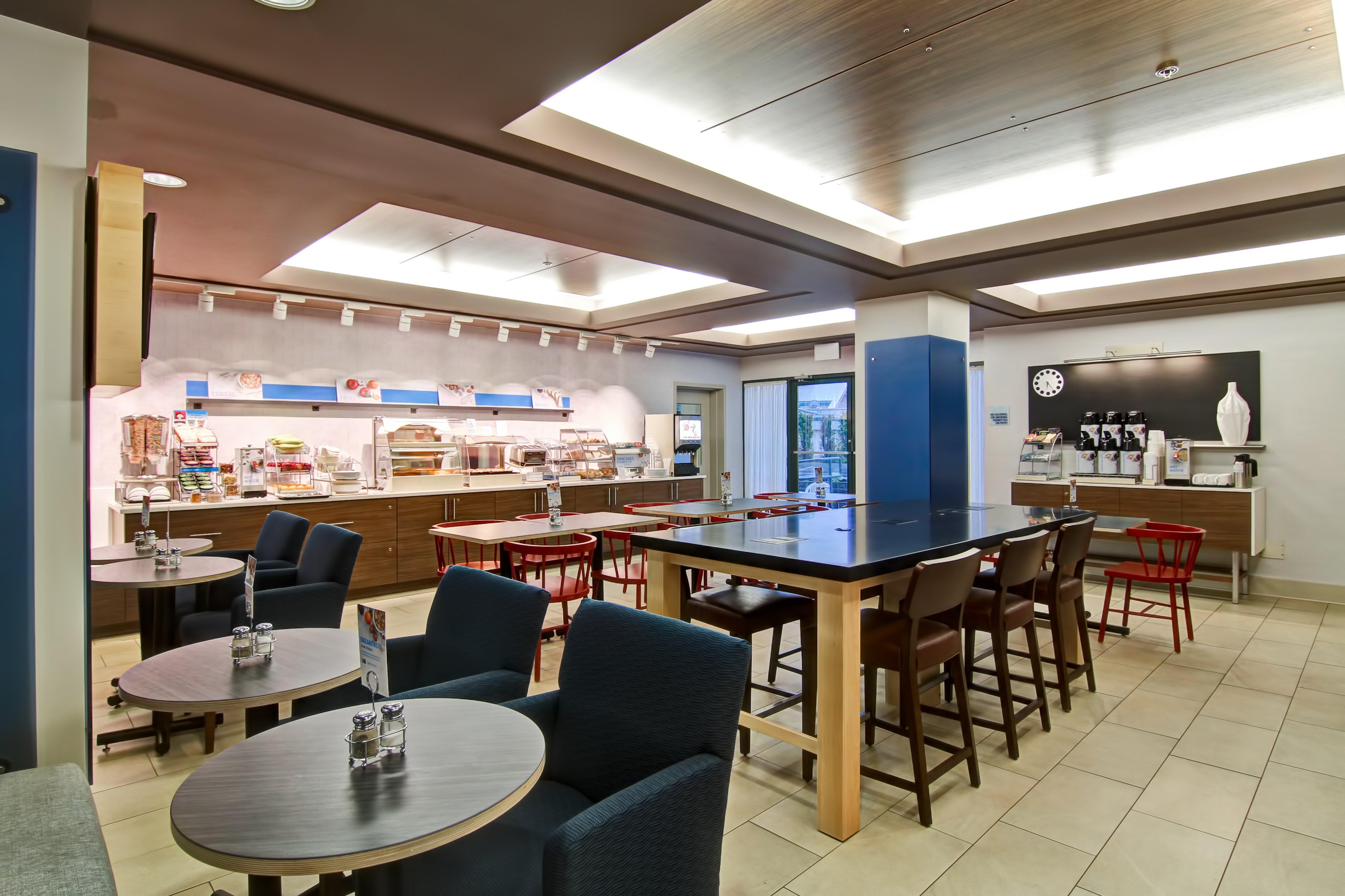 Holiday Inn Express Kamloops By Ihg Экстерьер фото