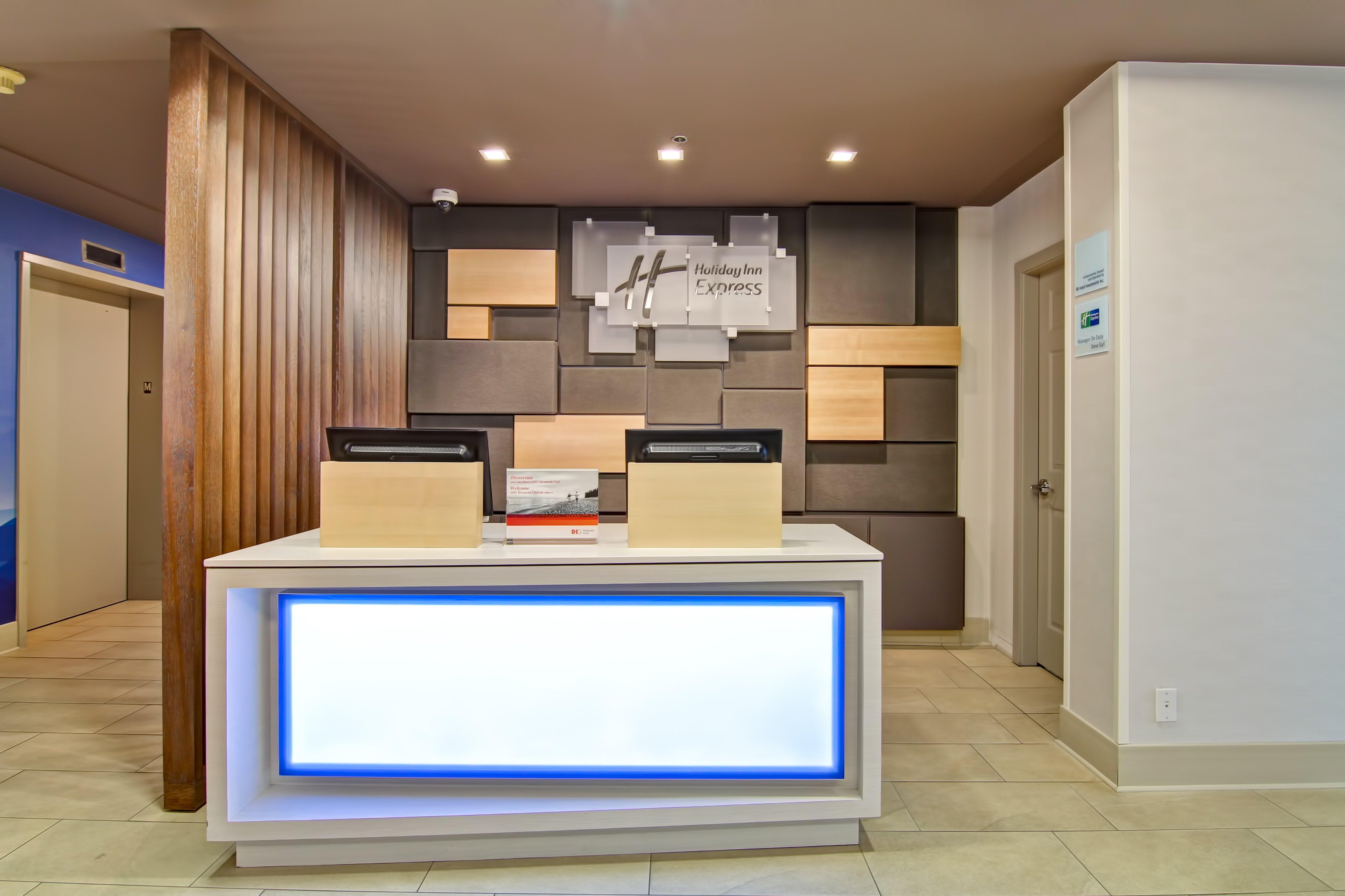 Holiday Inn Express Kamloops By Ihg Экстерьер фото