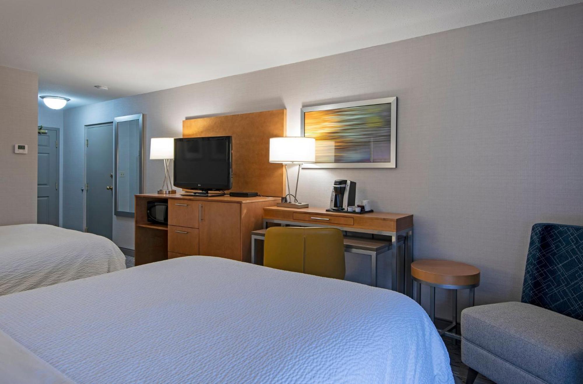 Holiday Inn Express Kamloops By Ihg Экстерьер фото