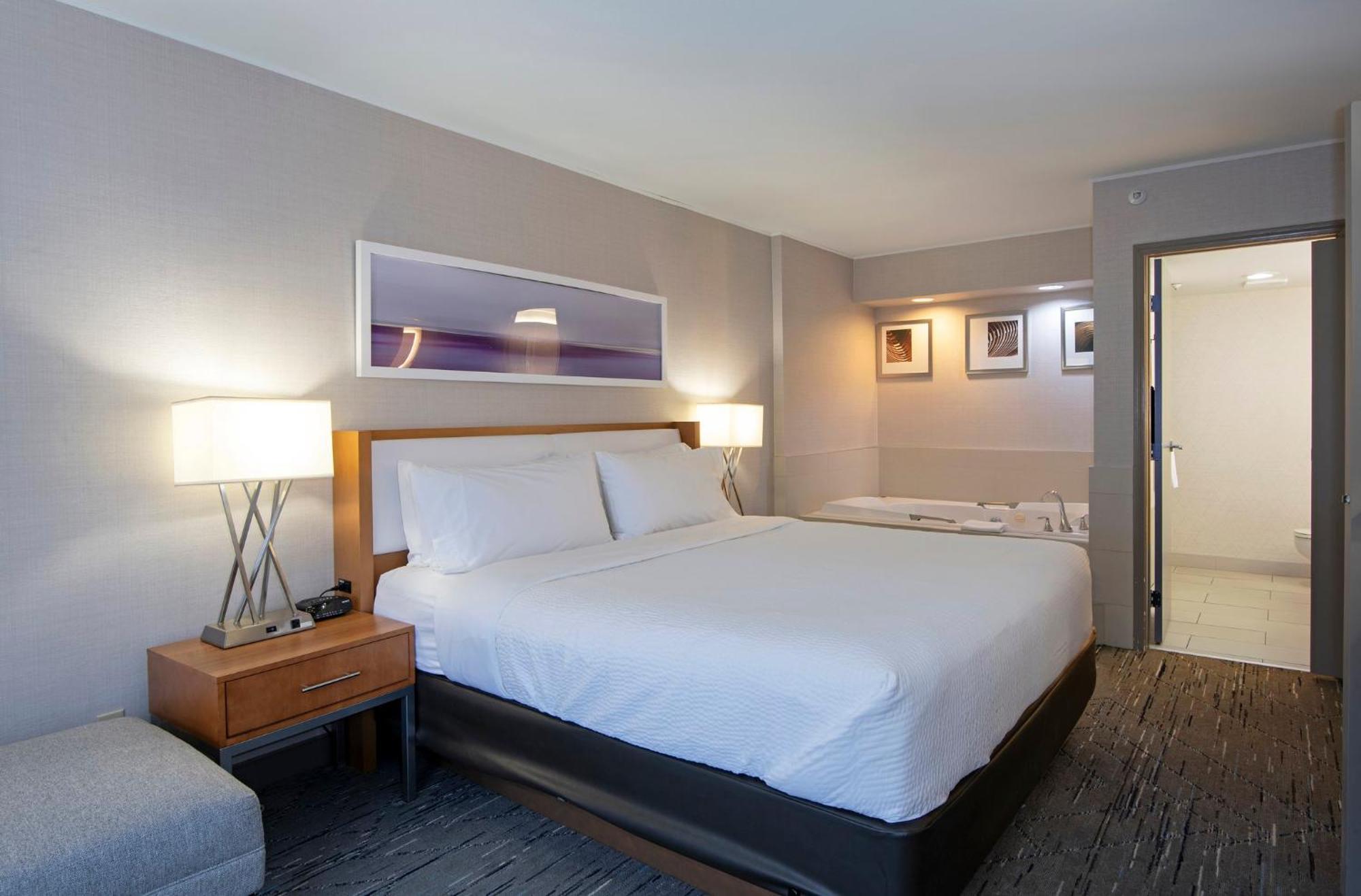 Holiday Inn Express Kamloops By Ihg Экстерьер фото