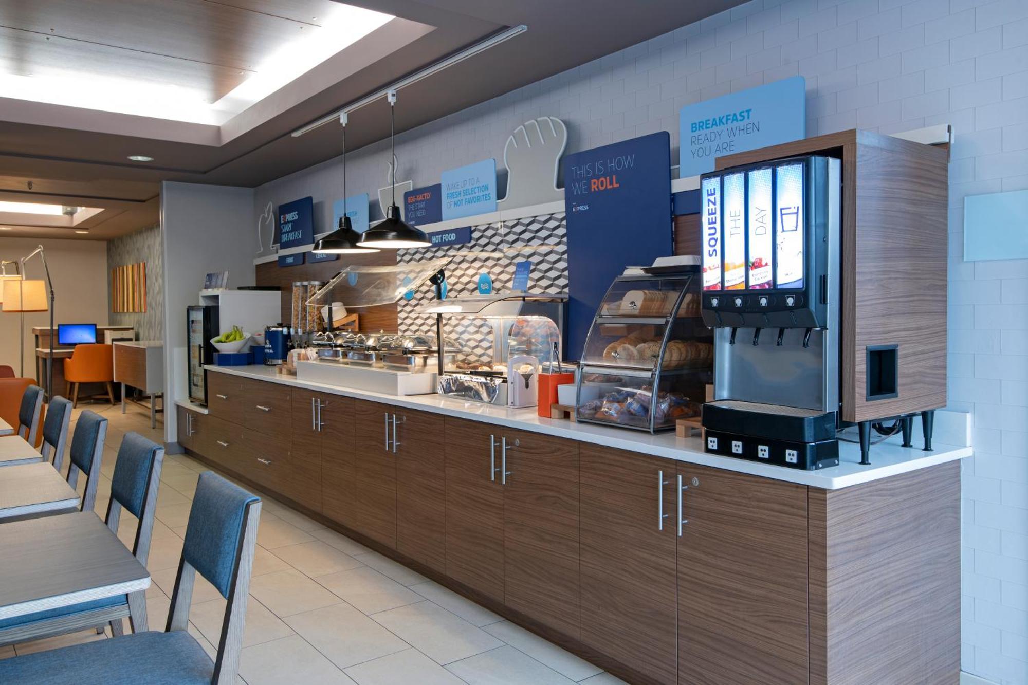 Holiday Inn Express Kamloops By Ihg Экстерьер фото