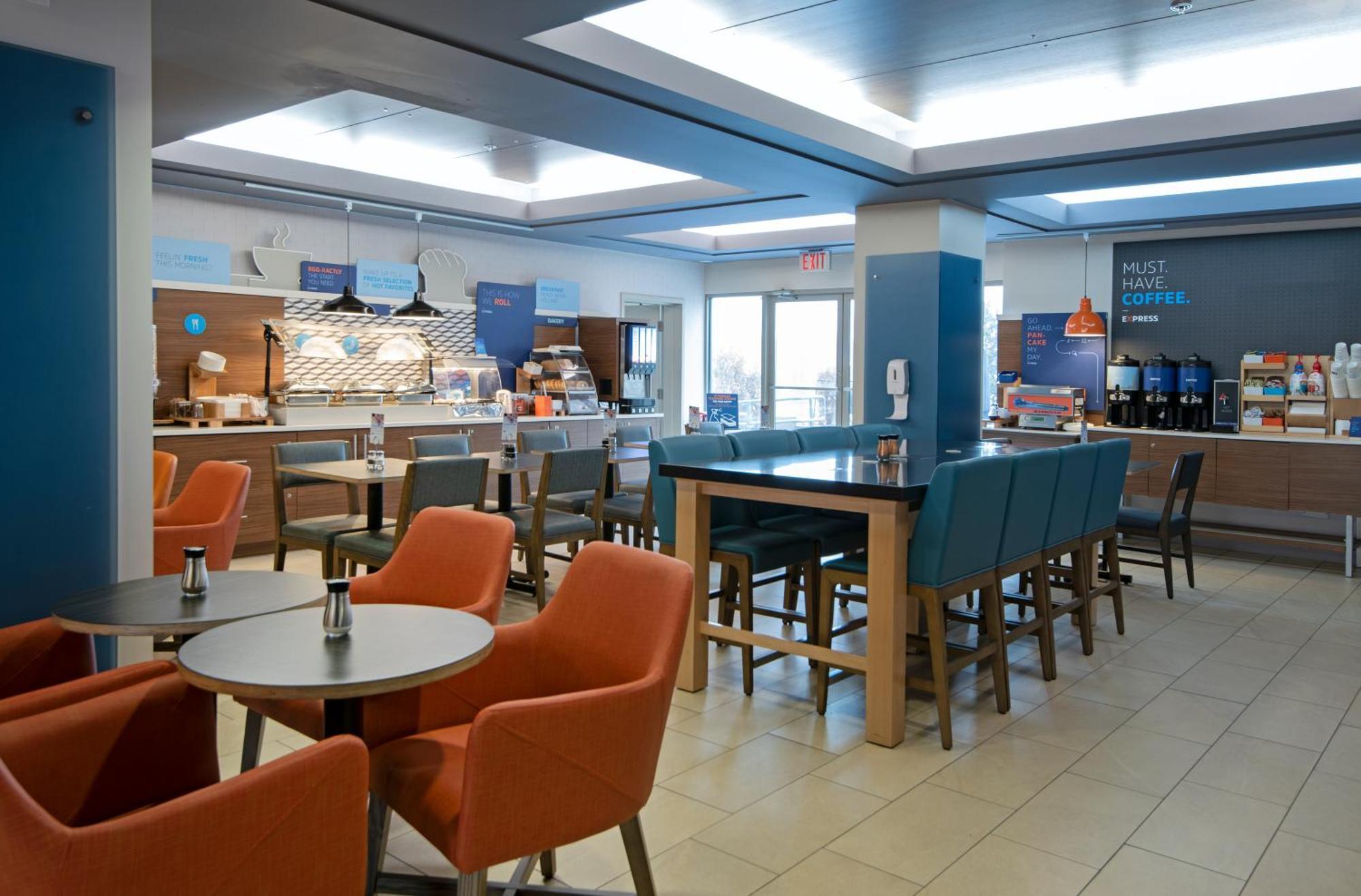 Holiday Inn Express Kamloops By Ihg Экстерьер фото