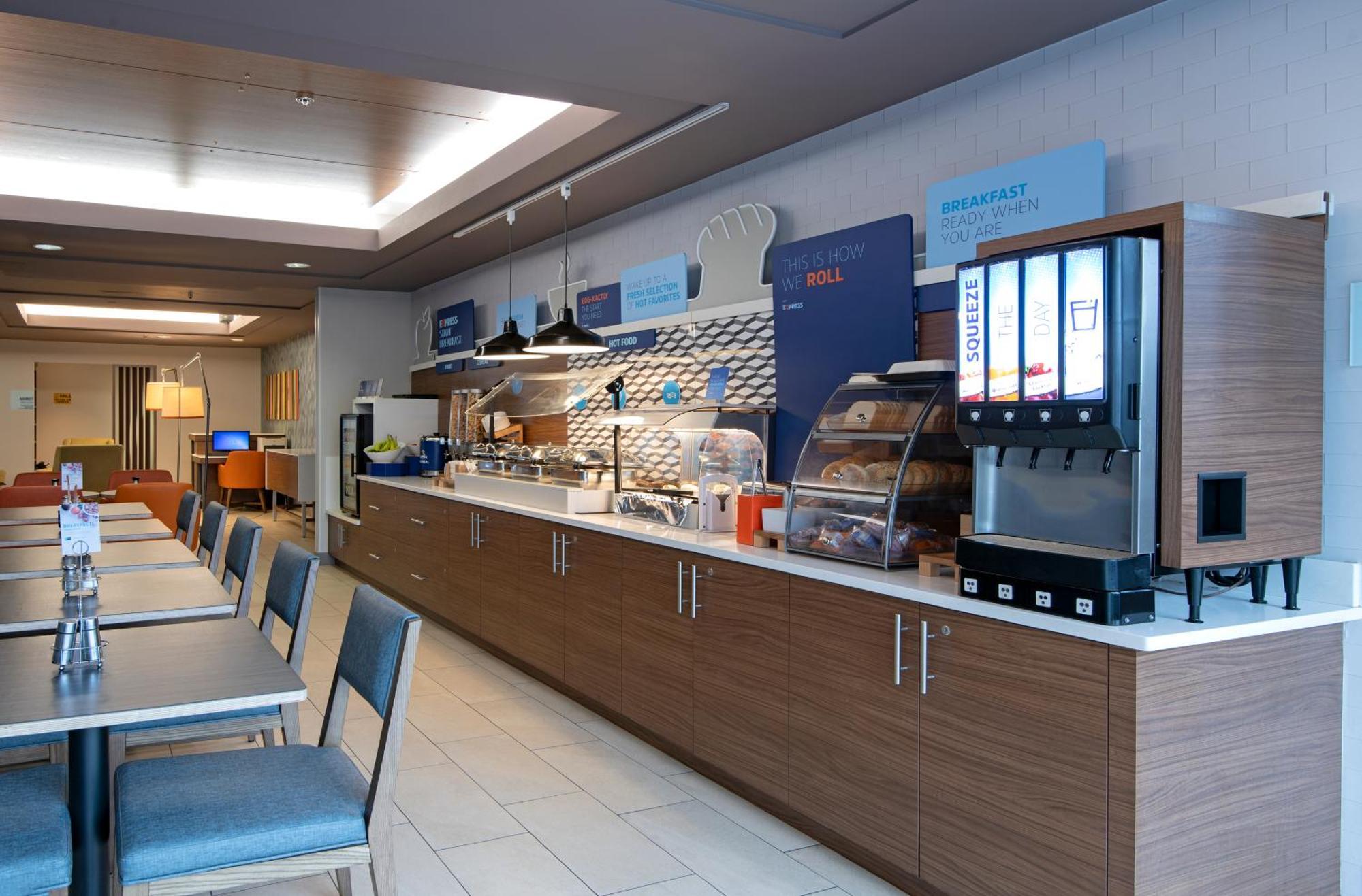 Holiday Inn Express Kamloops By Ihg Экстерьер фото