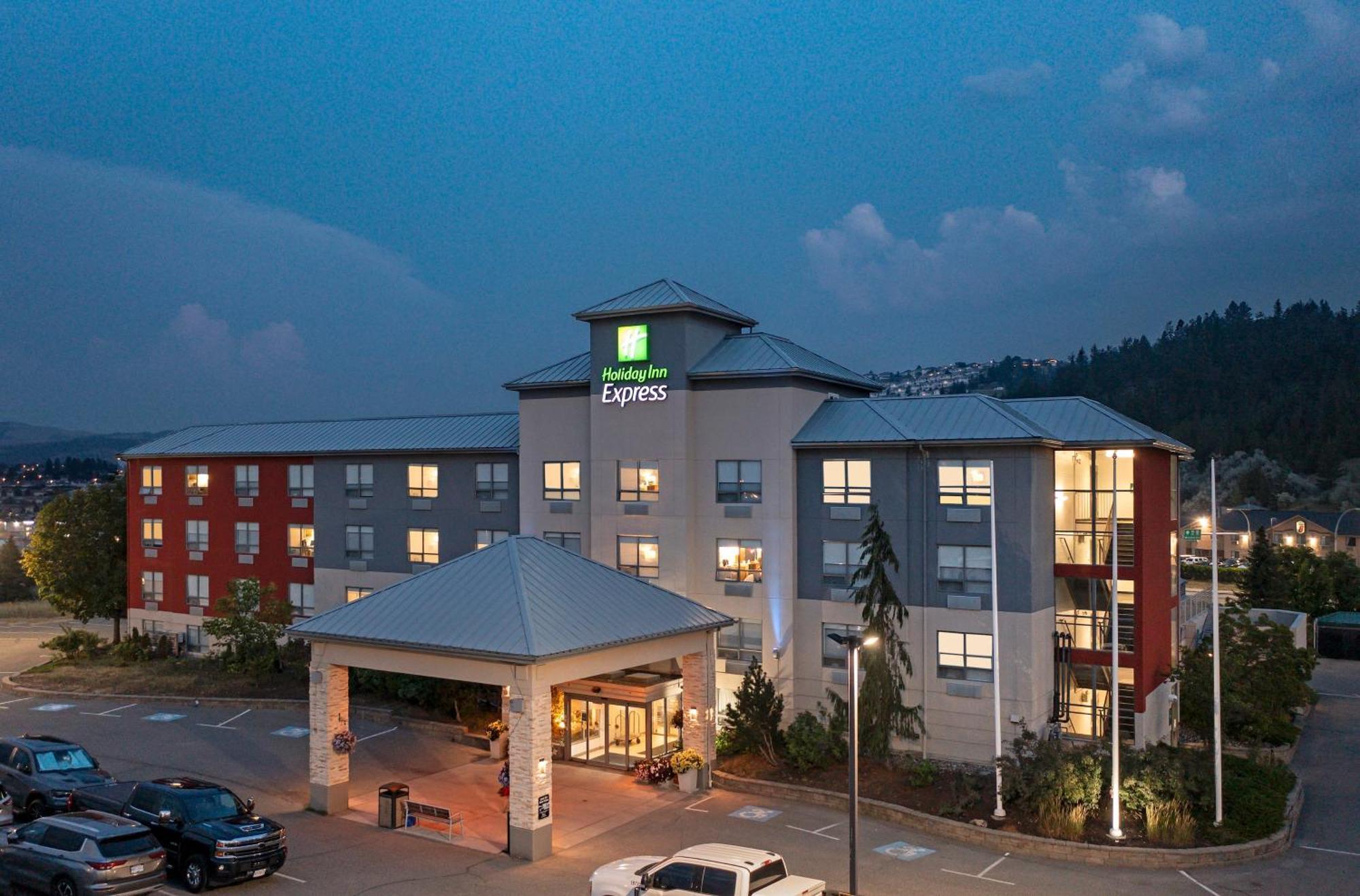 Holiday Inn Express Kamloops By Ihg Экстерьер фото