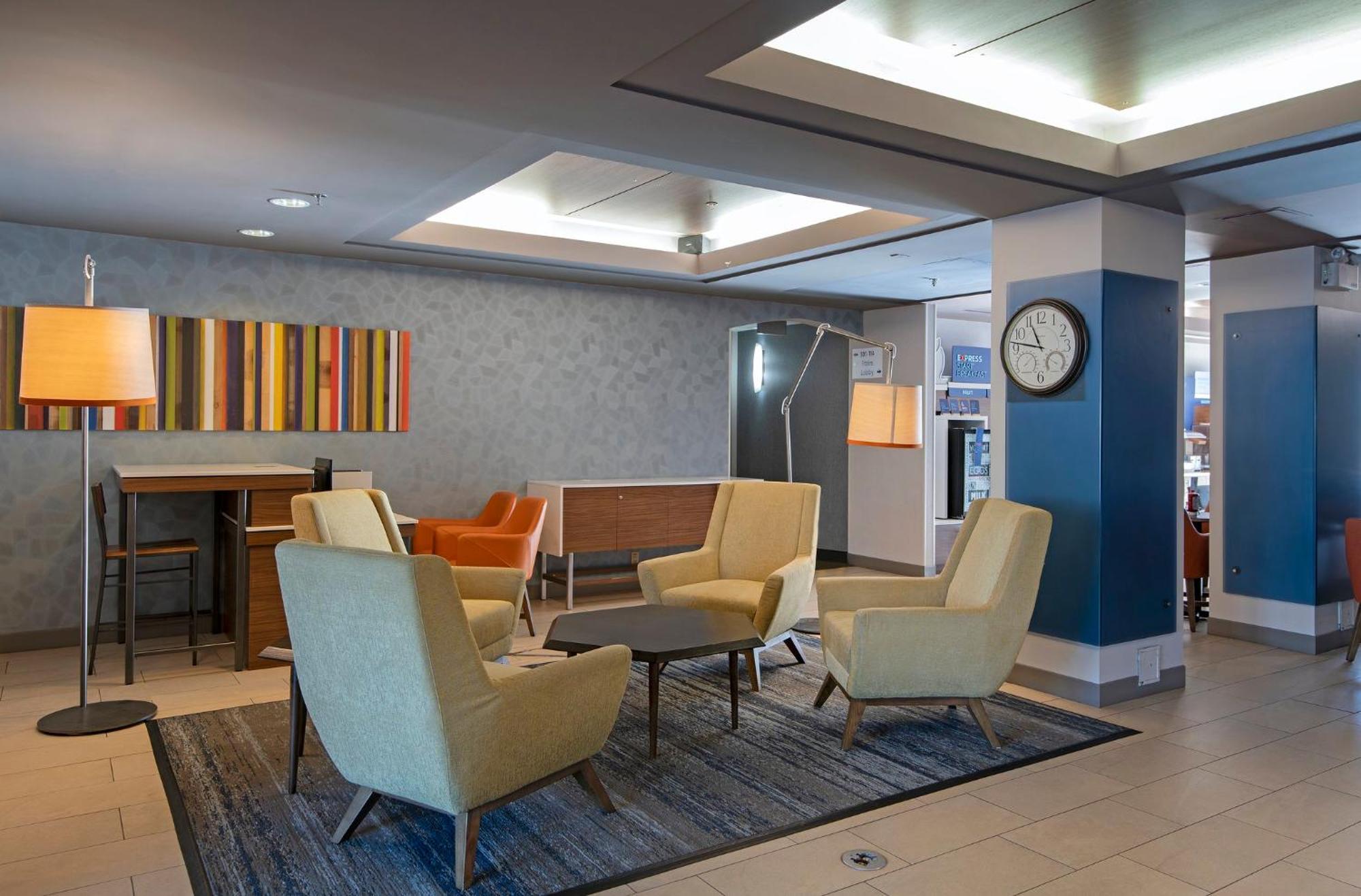 Holiday Inn Express Kamloops By Ihg Экстерьер фото