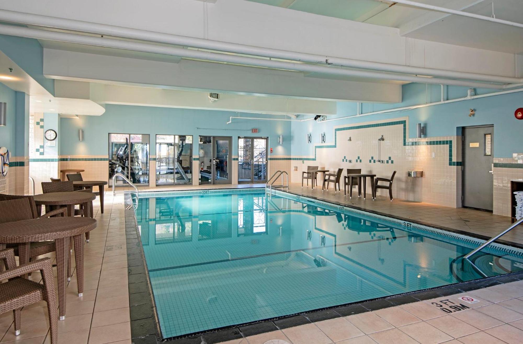 Holiday Inn Express Kamloops By Ihg Экстерьер фото