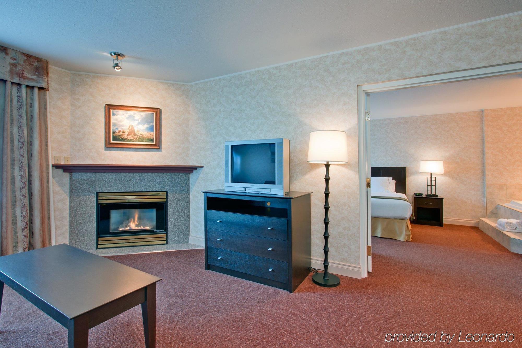 Holiday Inn Express Kamloops By Ihg Номер фото
