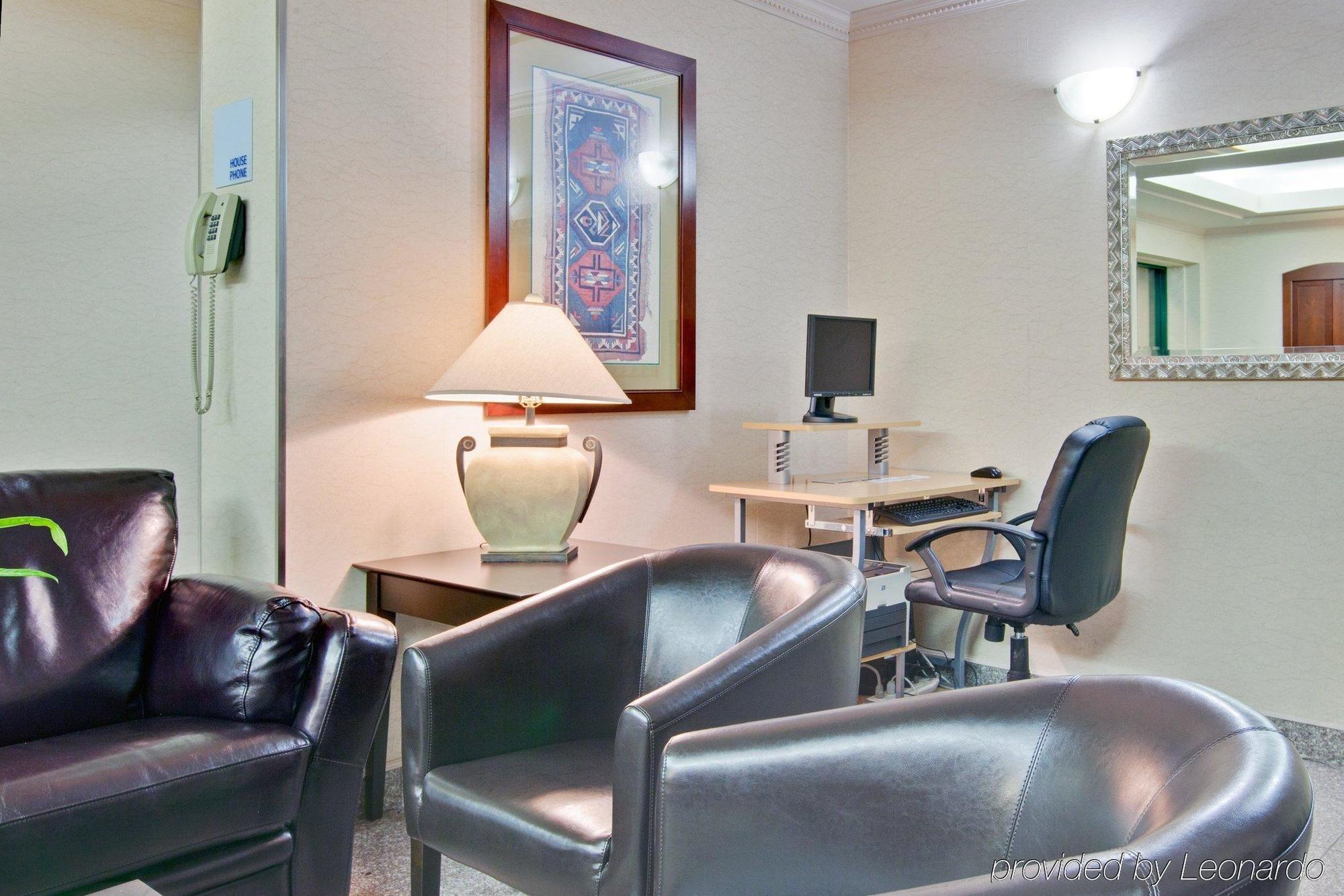 Holiday Inn Express Kamloops By Ihg Экстерьер фото