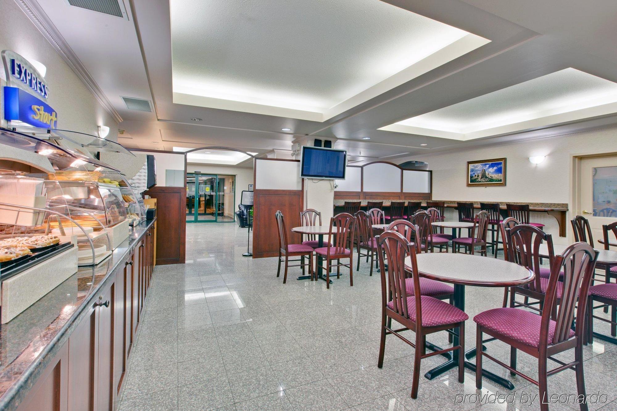 Holiday Inn Express Kamloops By Ihg Экстерьер фото