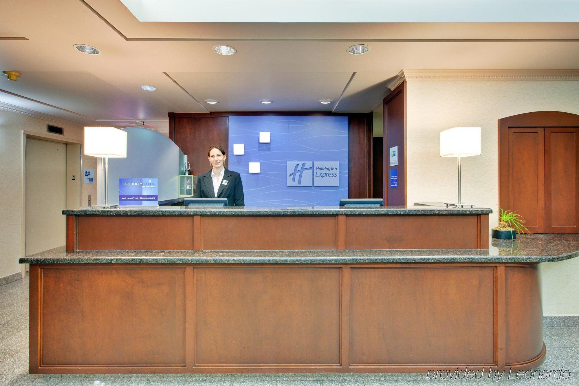 Holiday Inn Express Kamloops By Ihg Экстерьер фото