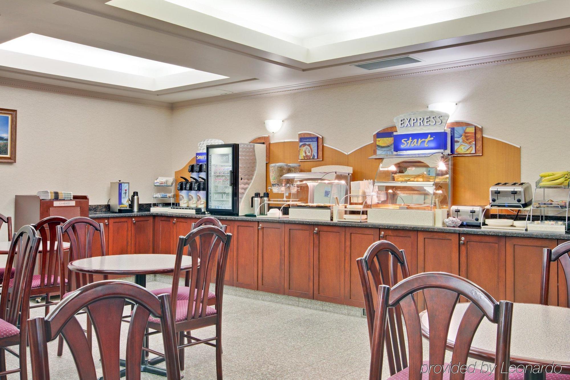 Holiday Inn Express Kamloops By Ihg Экстерьер фото