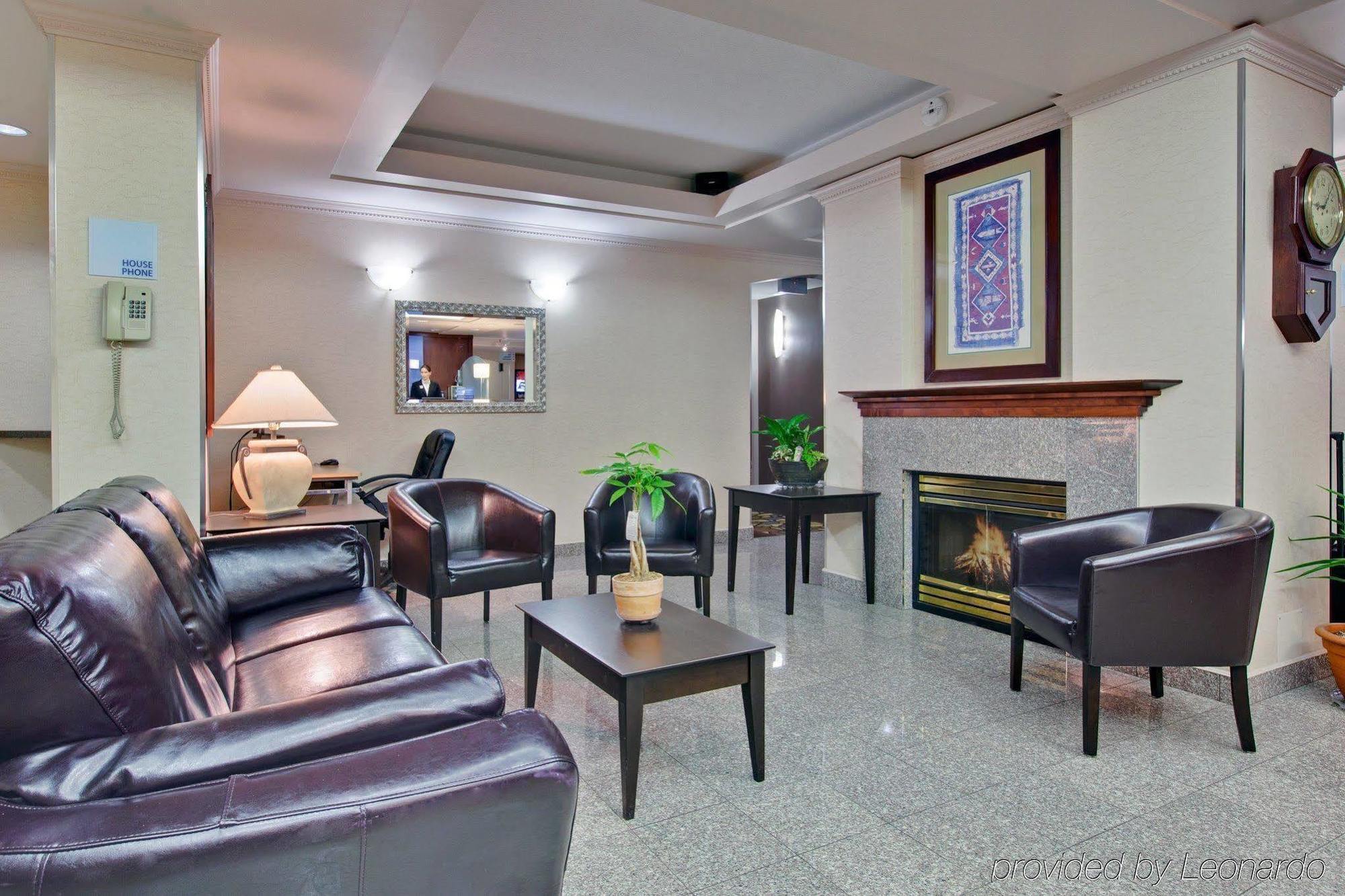 Holiday Inn Express Kamloops By Ihg Экстерьер фото
